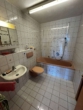 Badezimmer - Helle 1,5-Zimmer-Wohnung mit schönem Balkon und Tiefgaragenstellplatz in Toplage am Ulmer Eselsberg