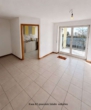 Wohnzimmer - Helle 1,5-Zimmer-Wohnung mit schönem Balkon und Tiefgaragenstellplatz in Toplage am Ulmer Eselsberg