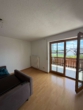Wohnzimmer - Gemütliche 3-Zimmer-Wohnung mit großem Balkon und EBK in Illertissen