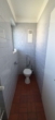 Gäste-WC - Wohnen über zwei Ebenen: Helle 3,5-Zimmer-Maisonette mit Dachterrasse und Münsterblick