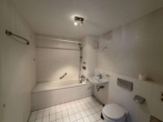 Badezimmer - 2-Zimmer-Wohnung mit TG-Stellplatz auf dem Eselsberg!!